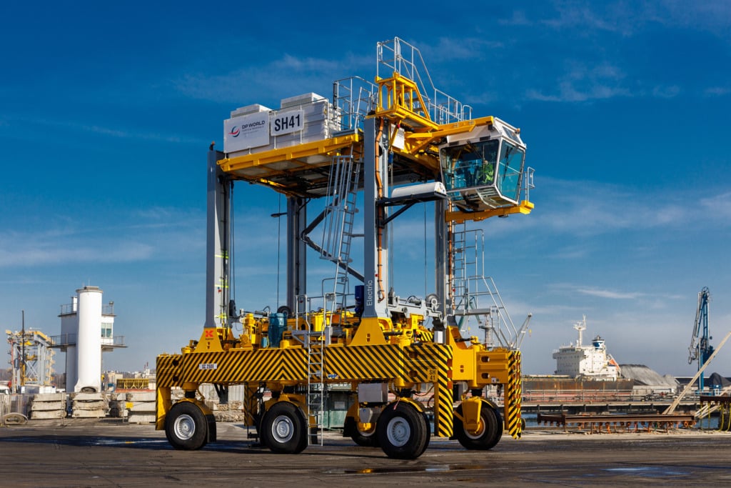 NB_Kalmar Electric Straddle Carrier 2024