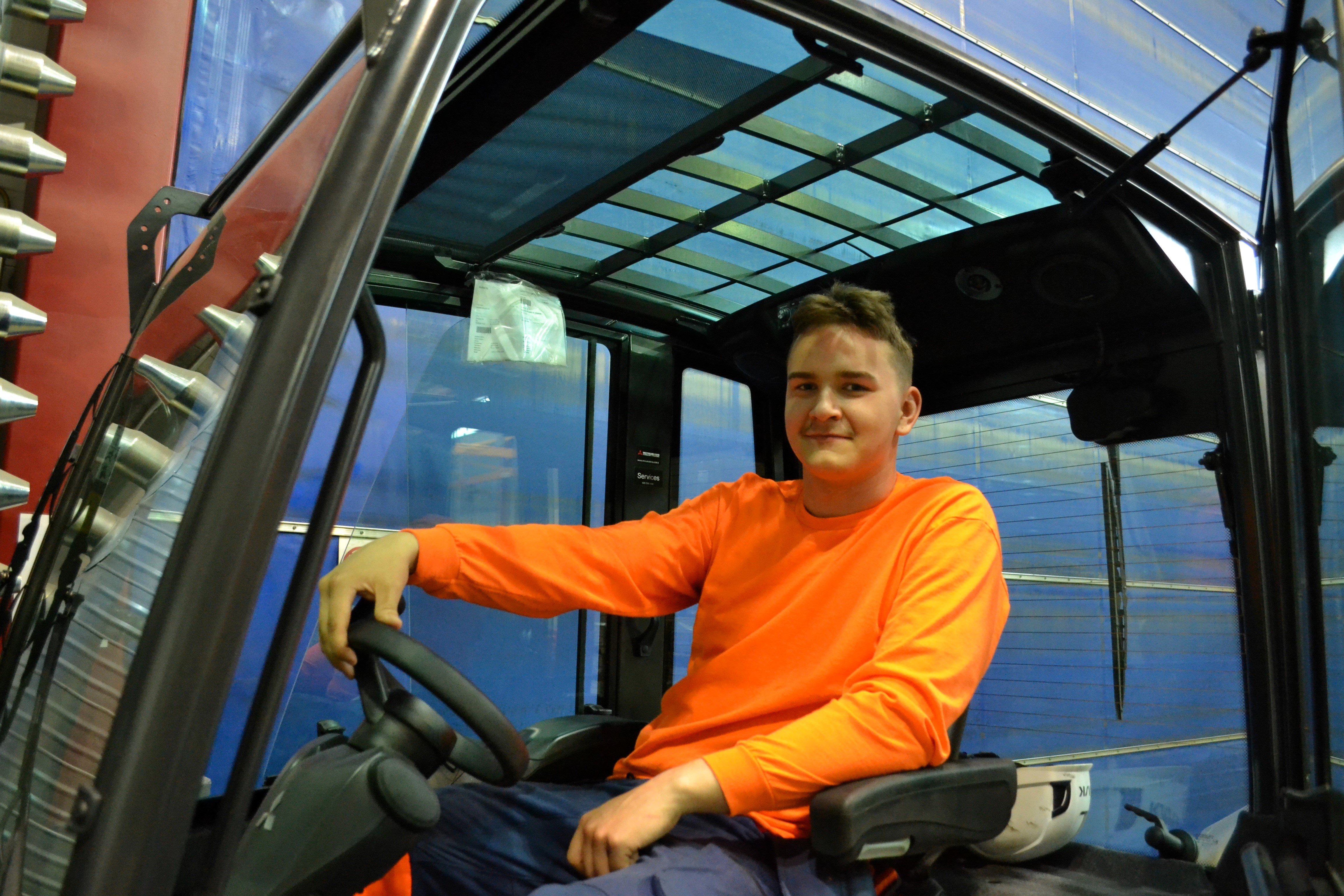 Article 3rd picture_ Pauli trukissa.jpg