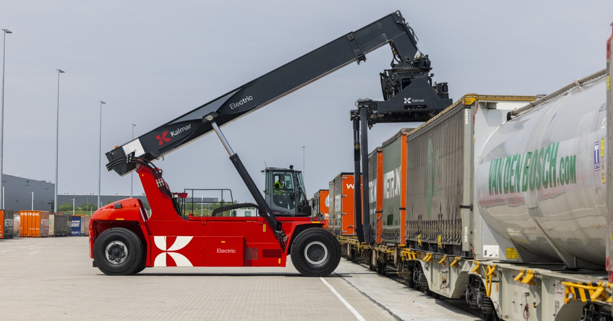 Pioneering sustainable evolution: Cabooter leads the way with our first ever electric reachstacker